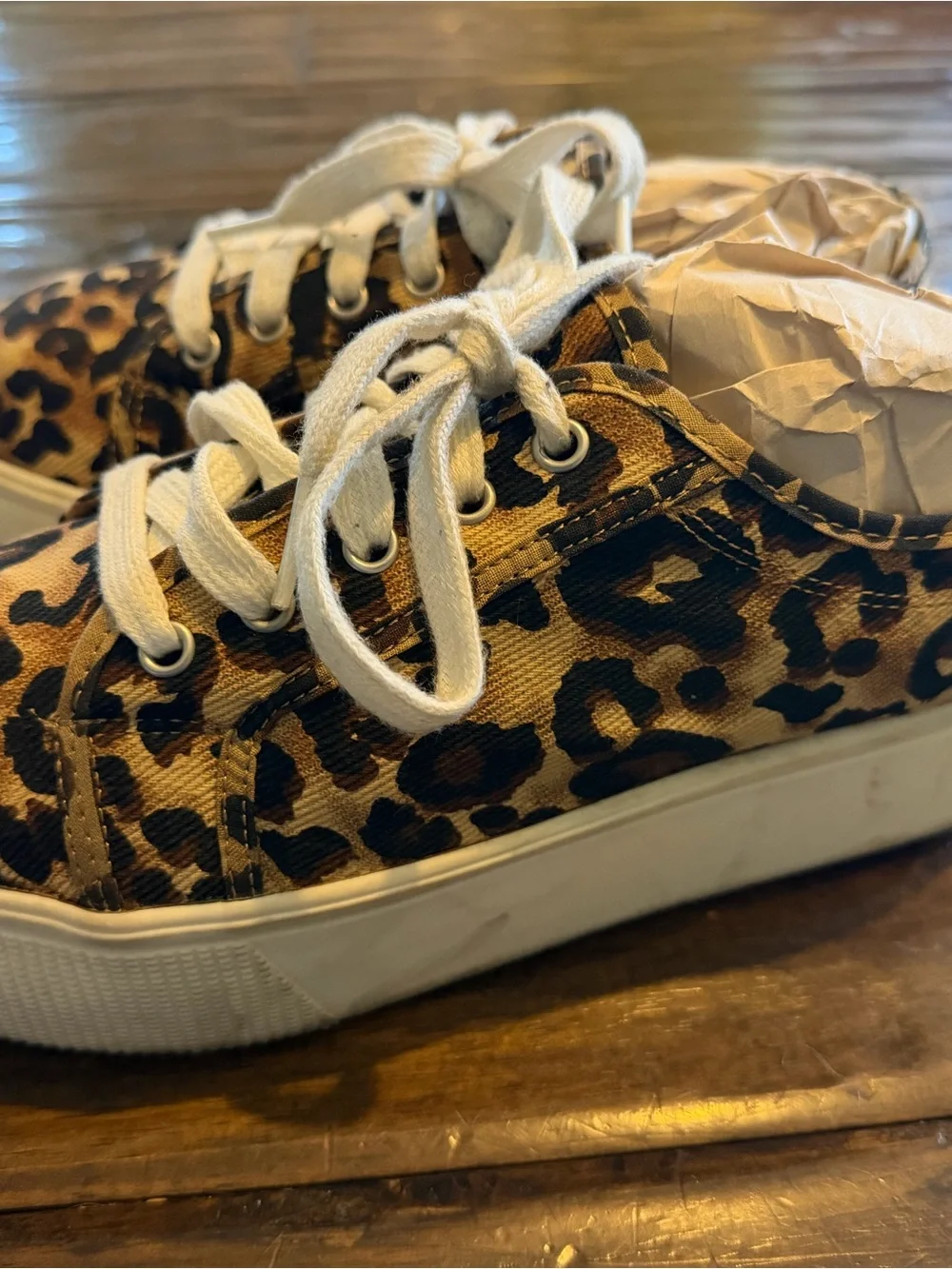 SO® Compelling Women's Platform Sneakers Leopard Size 7.5 Memory Foam Sock